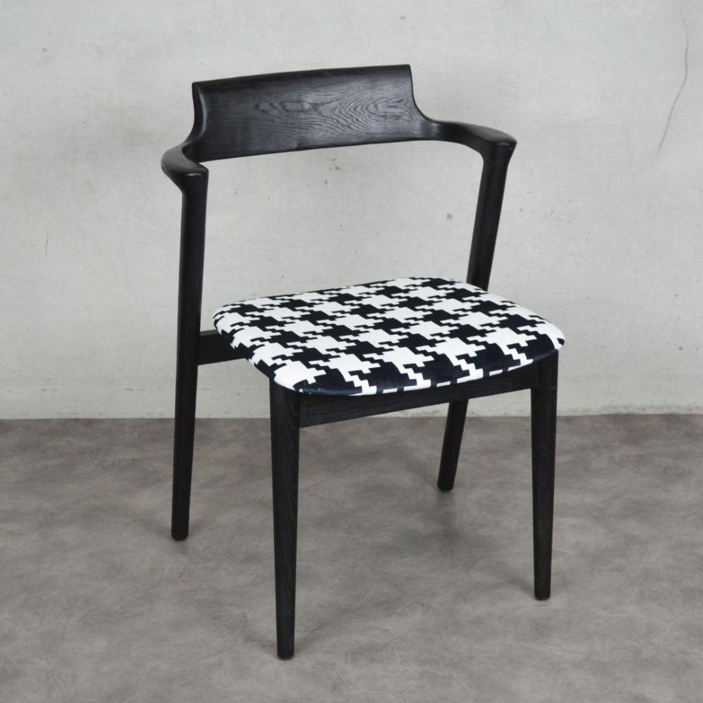 KENSINGTON-BLACK-WITH-CUSTOM-SEAT-PAD-STRAND-HOSPITALITY-FURNITURE-1.jpg